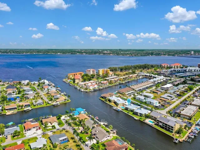 Situated On Wide Canal