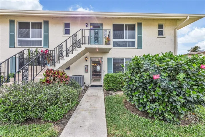 Front view of this 1st floor condo