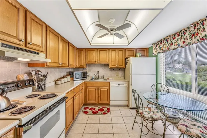 Kitchen with breakfast table