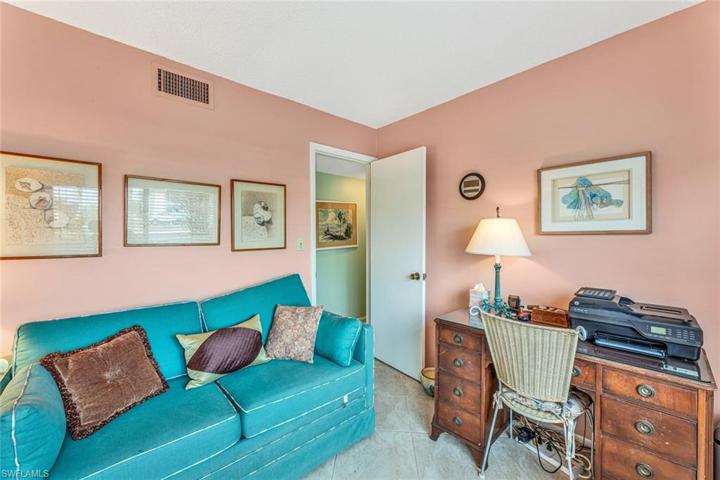 Third bedroom with pull-out sofa