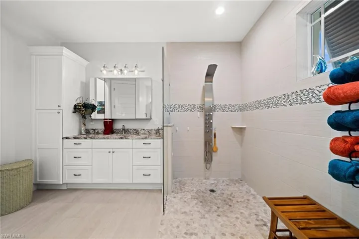2nd Guest Bath - 1st Floor