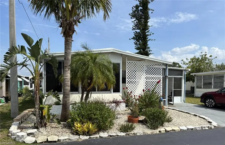 No maintenance here! Price right and ready to sell!