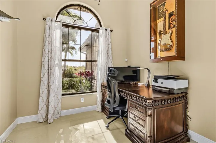 Bonus room/den