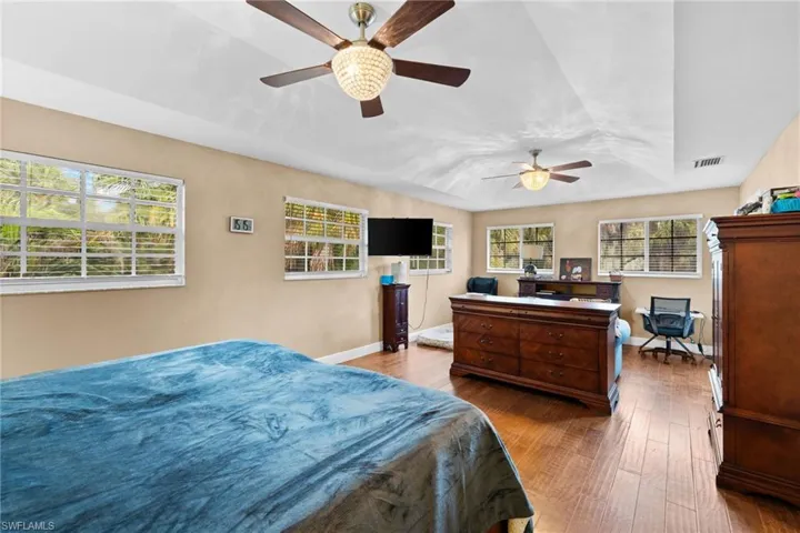 670 13th St Nw, Naples, Florida 34120