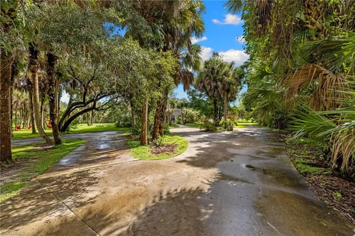 670 13th St Nw, Naples, Florida 34120