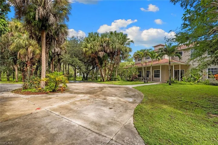 670 13th St Nw, Naples, Florida 34120