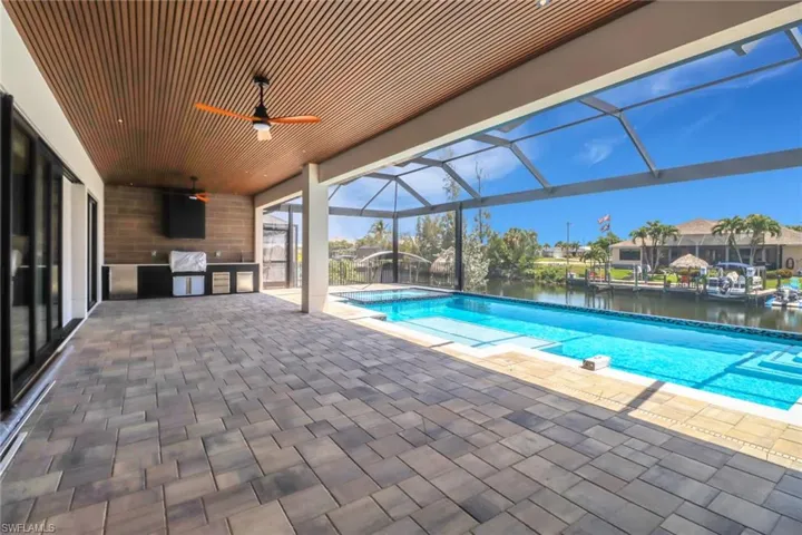 Huge 45' x 14' covered lanai with outdoor kitchen