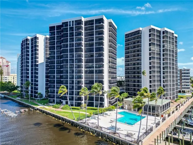 View of apartment building / complex