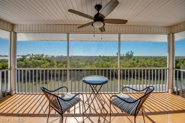 Sunroom featuring a ceiling fan and healthy amount of natural light