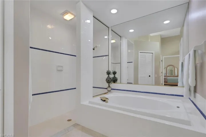 Full bath with a garden tub, a tile shower, and recessed lighting