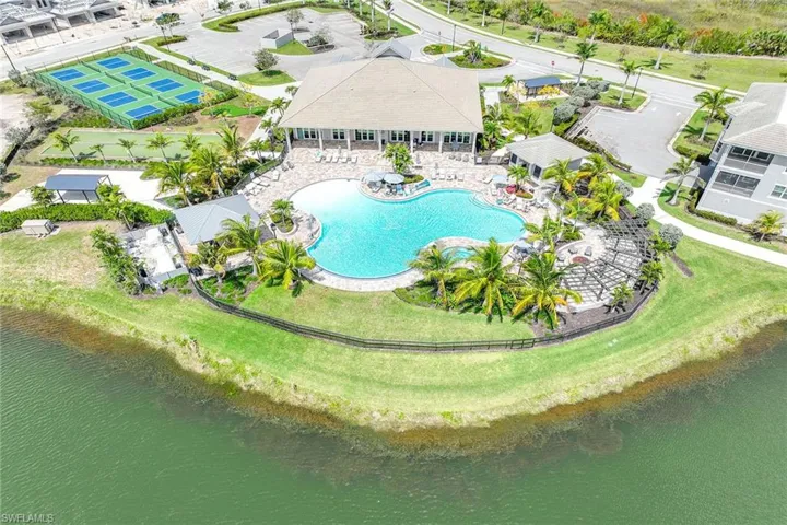 195  Indies E DR, Naples, FL 34114
