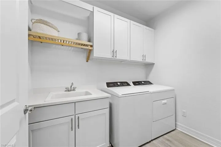 195  Indies E DR, Naples, FL 34114