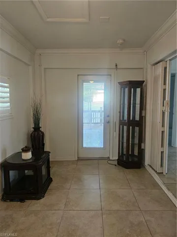 Den - Leading to the back porch