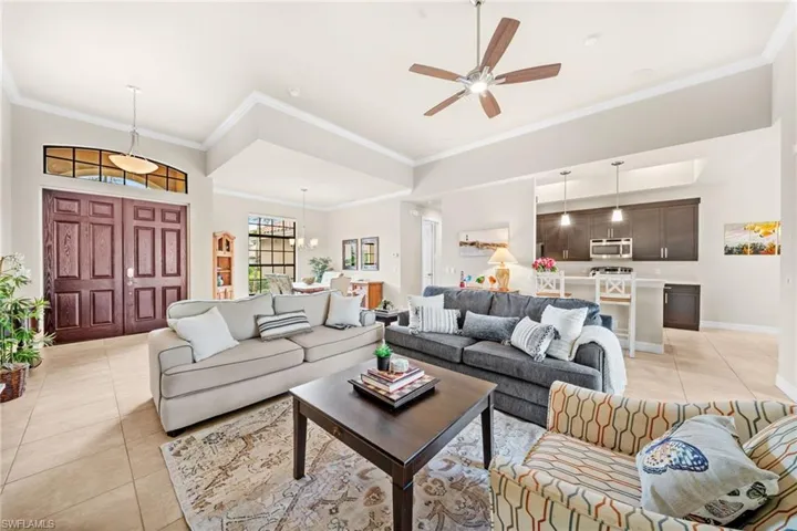 1221 Briarwood Ct, Naples, Florida 34104