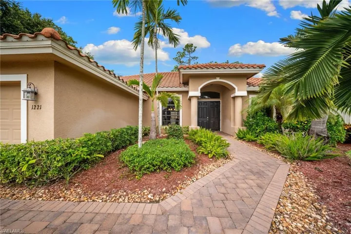 1221 Briarwood Ct, Naples, Florida 34104