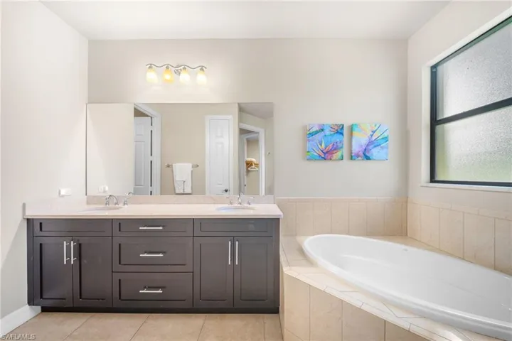 1221 Briarwood Ct, Naples, Florida 34104