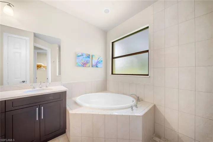 1221 Briarwood Ct, Naples, Florida 34104