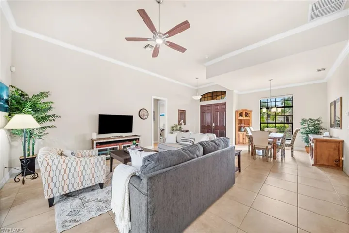 1221 Briarwood Ct, Naples, Florida 34104