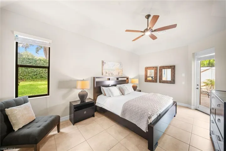 1221 Briarwood Ct, Naples, Florida 34104