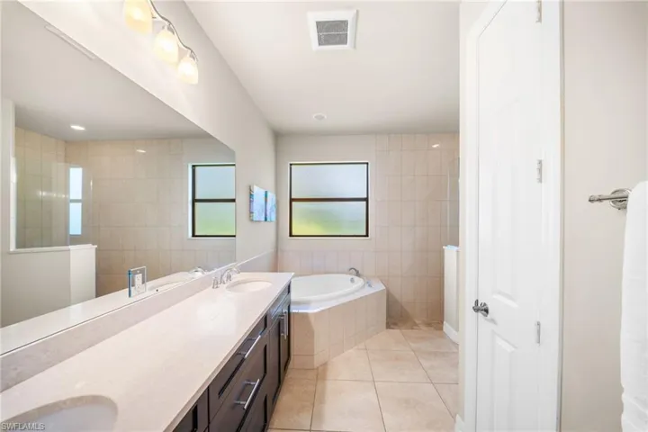 1221 Briarwood Ct, Naples, Florida 34104
