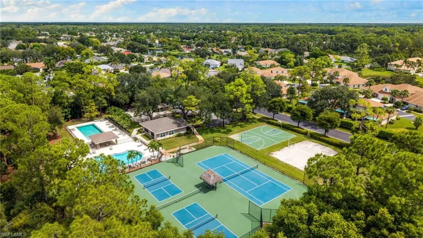 1221 Briarwood Ct, Naples, Florida 34104