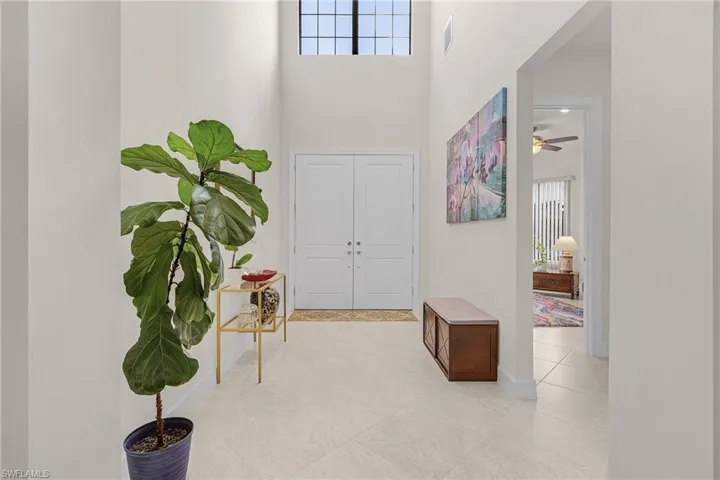 Tiled entryway with ceiling fan