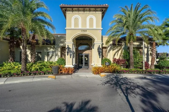 13663  Mandarin  CIR, Naples, FL 34109