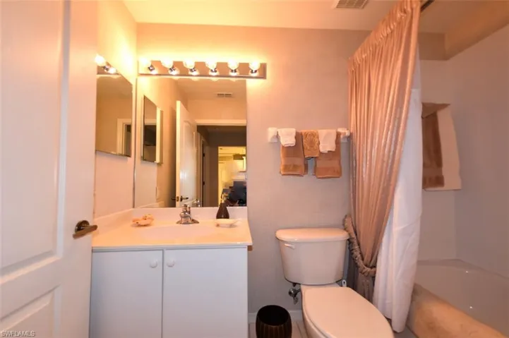 Guest Combo-Shower & Bath