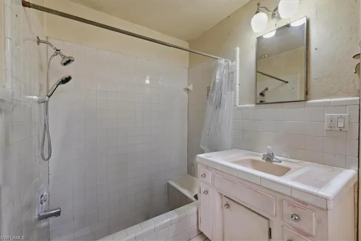 bathroom 1 decluttered virtually