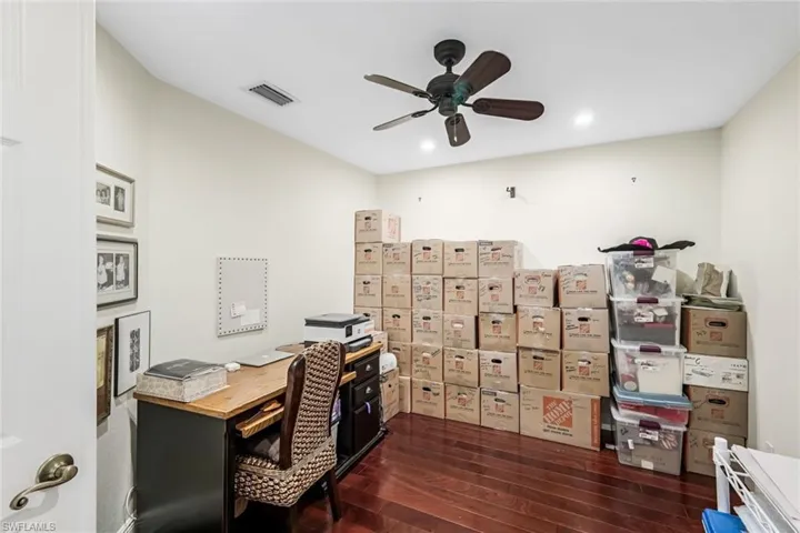 Den/office/3rd bedroom option