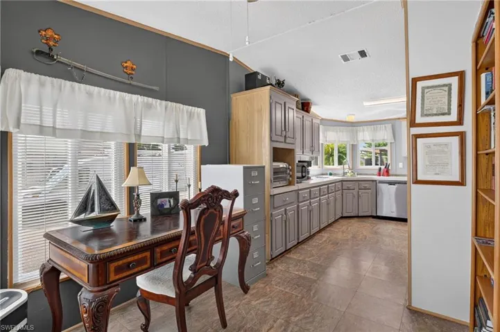 14505 Nathan Hale Ln 475, North Fort Myers, Florida 33917