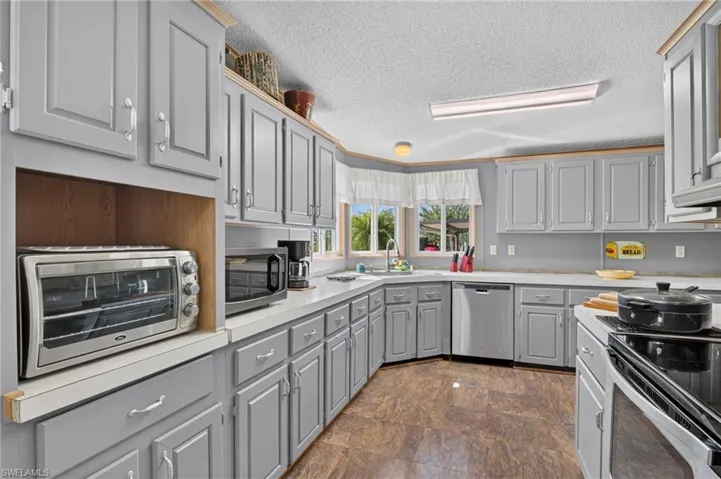 14505 Nathan Hale Ln 475, North Fort Myers, Florida 33917