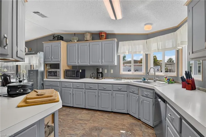 14505 Nathan Hale Ln 475, North Fort Myers, Florida 33917
