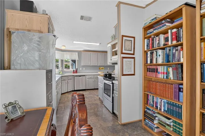 14505 Nathan Hale Ln 475, North Fort Myers, Florida 33917