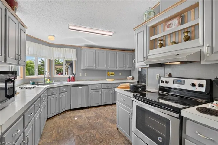 14505 Nathan Hale Ln 475, North Fort Myers, Florida 33917