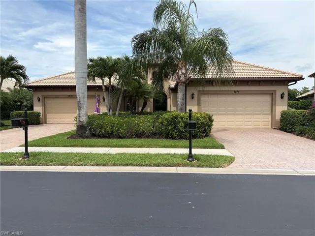 7476  Moorgate Point  WAY, Naples, FL 34113