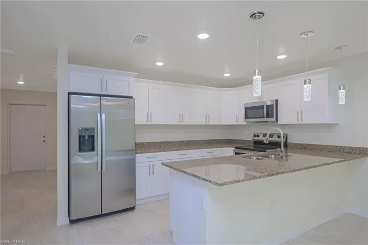 2122  French  ST, Fort Myers, FL 33916