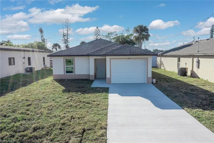 2122  French  ST, Fort Myers, FL 33916