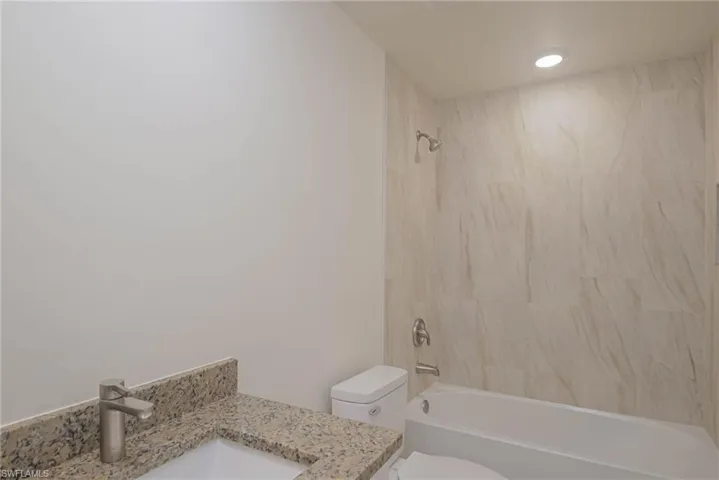 2122  French  ST, Fort Myers, FL 33916