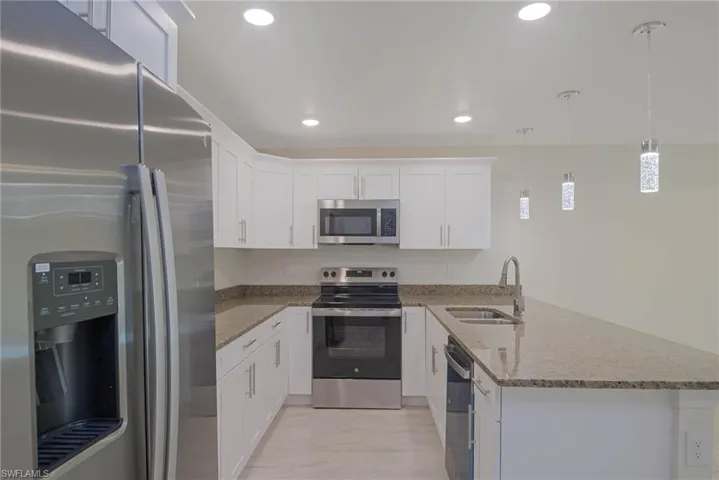 2122  French  ST, Fort Myers, FL 33916