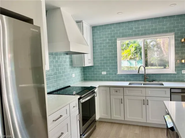 4170  Crayton  RD, Naples, FL 34103