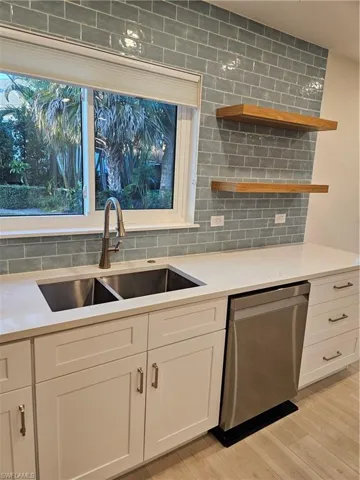 4170  Crayton  RD, Naples, FL 34103