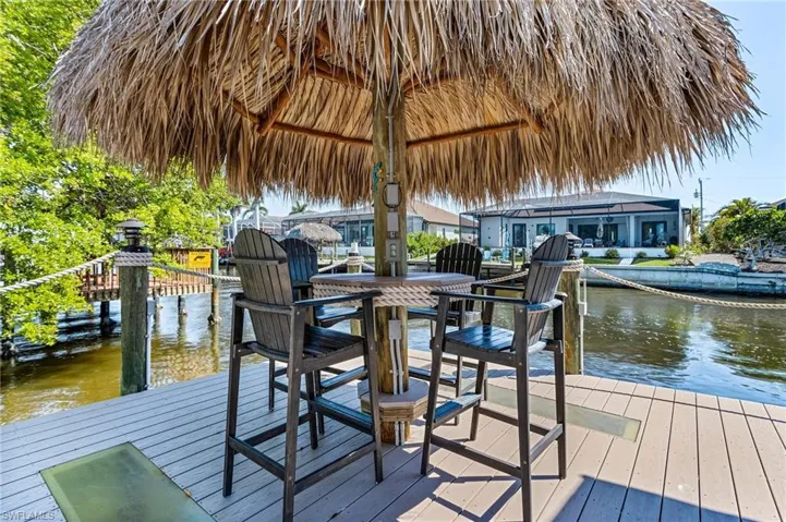 NEW thatched roof tiki and composite table with chairs