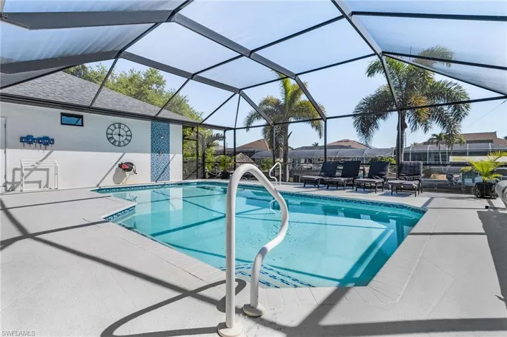 outdoor shower with decorative tile