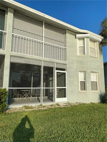 Lanai - has pull-down shutters