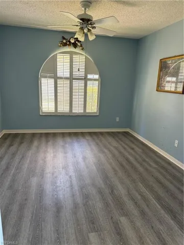 Den/Bonus Room - closed window