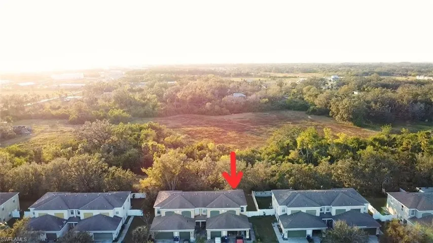 Birds eye view of property featuring a residential view
