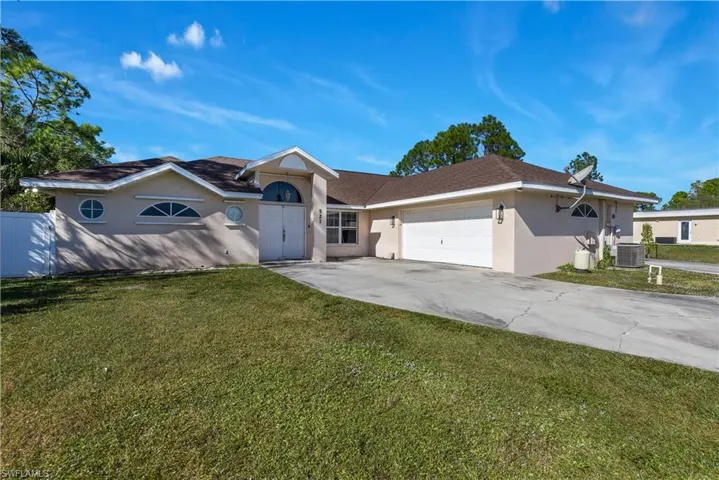 521 Grant Ave, Lehigh Acres, Florida 33972
