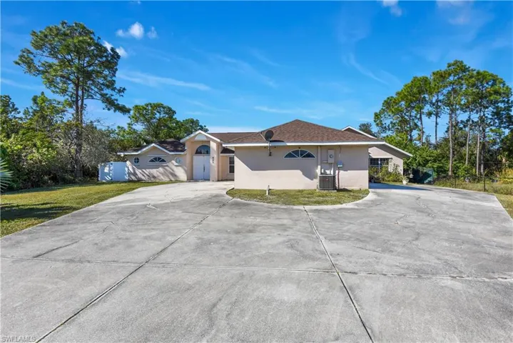 521 Grant Ave, Lehigh Acres, Florida 33972