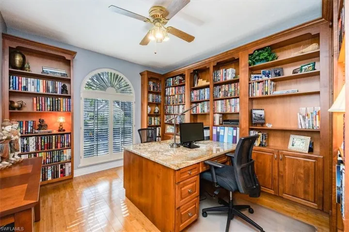 807  Turkey Oak  LN, Naples, FL 34108